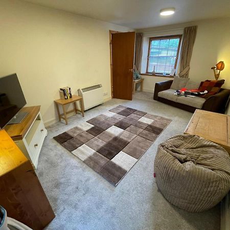 Lovely And Spacious 2Bd Holiday Retreat บัลลาเทอร์ ภายนอก รูปภาพ